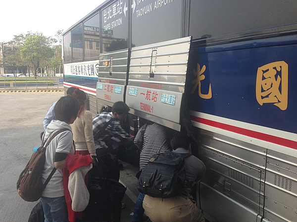 台北駅からバスで桃園空港へ画像