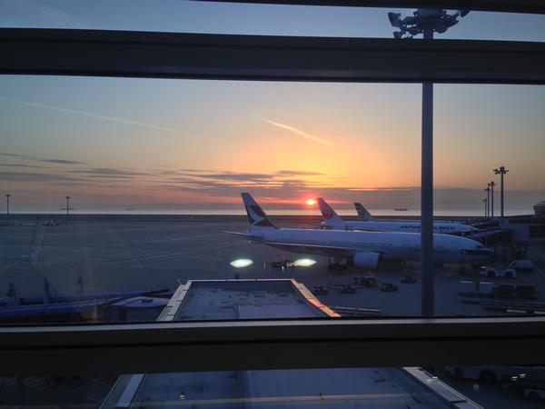 夕日と飛行機画像