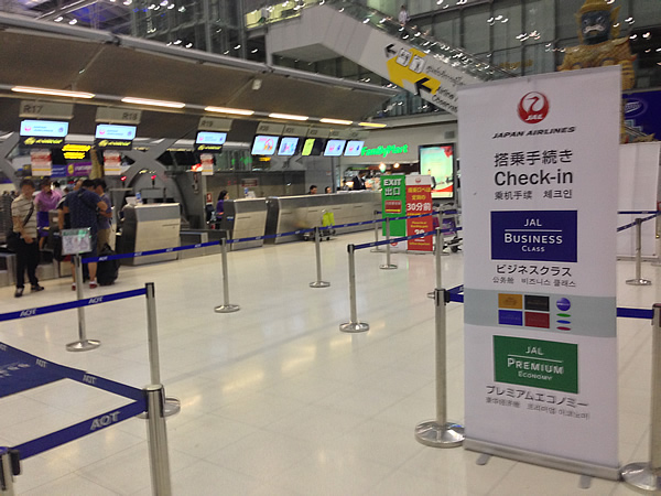 スワンナプーム空港JALカウンター画像