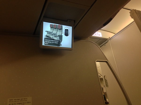 機内安全ビデオ画像