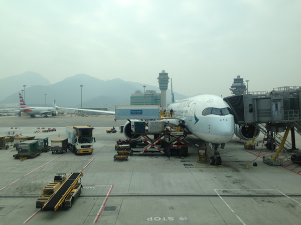 香港国際空港でのA350画像