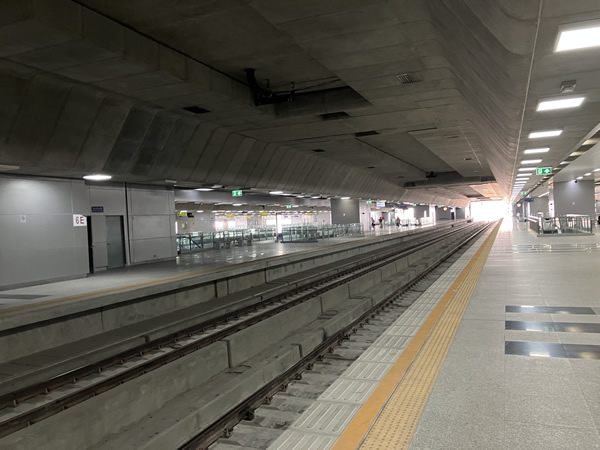 クルンテープ・アピワット中央駅プラットフォーム画像