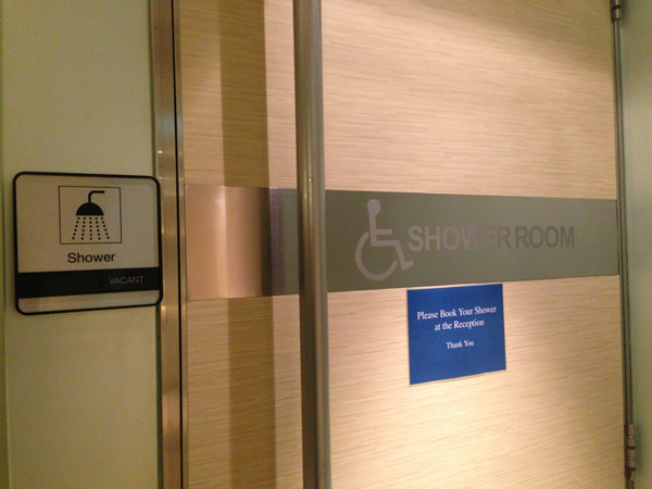 車椅子対応シャワー室画像